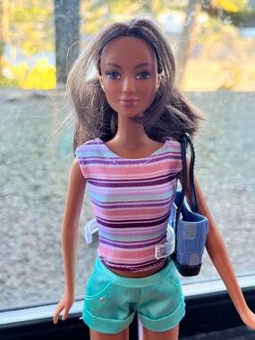 Barbie Doll 2005 Cali Girl - Surfer Lea, doll stand included.